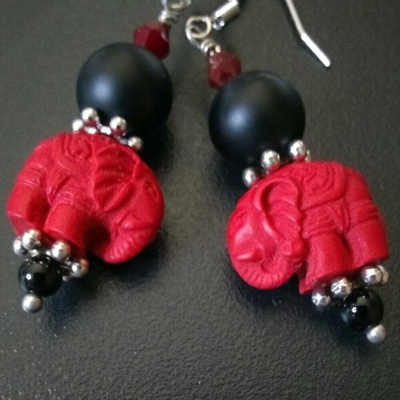 Super Cute! Large & Chunky! Black + Red Elephant Dangle Earrings! Tuskers!!! - Picture 7 of 8
